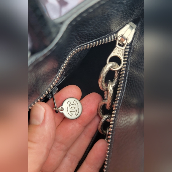 CHANEL Medallion Black Quilted Caviar Leathet Tote - Picture 7 of 16